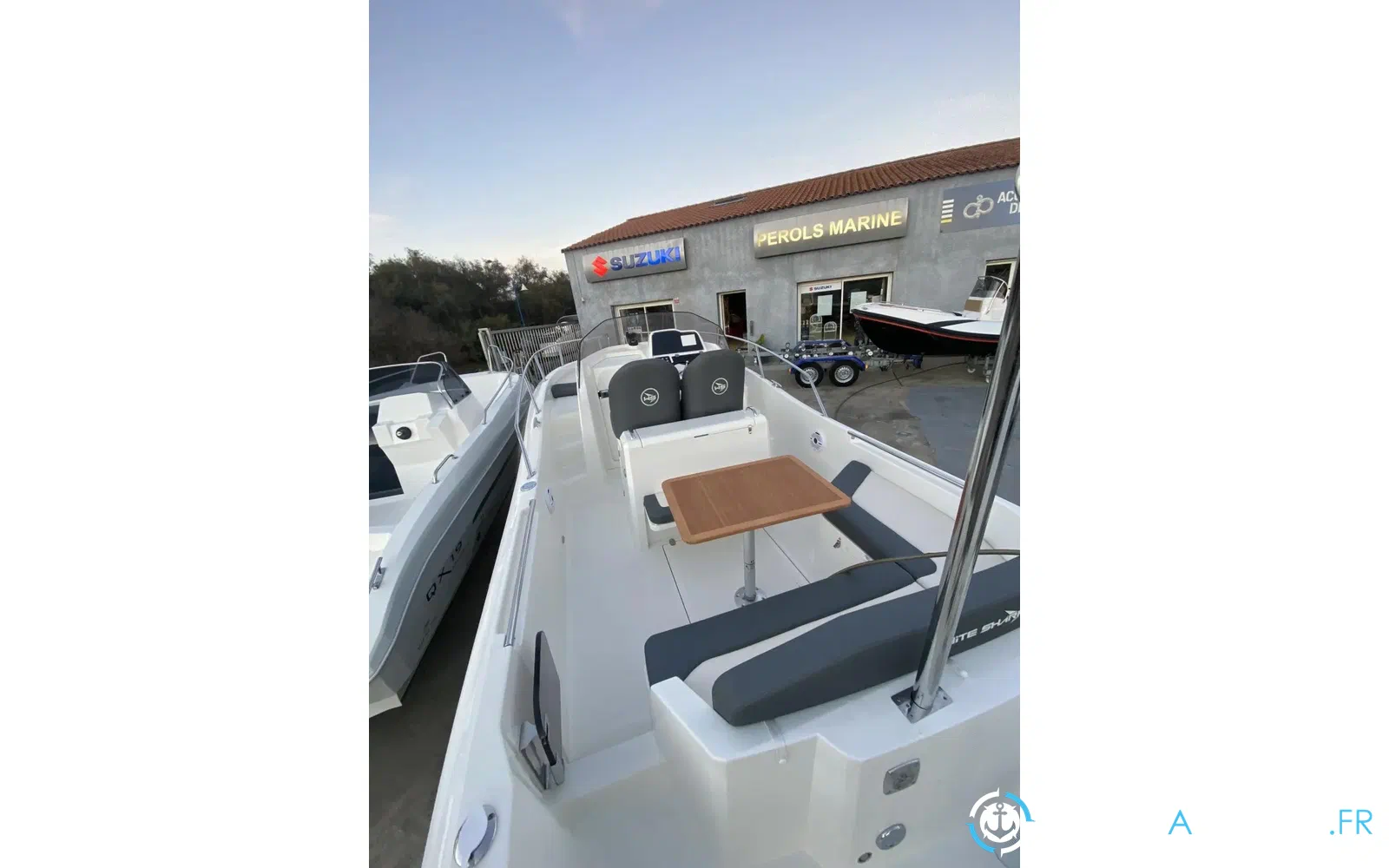 slider 2 White Shark 240 SC