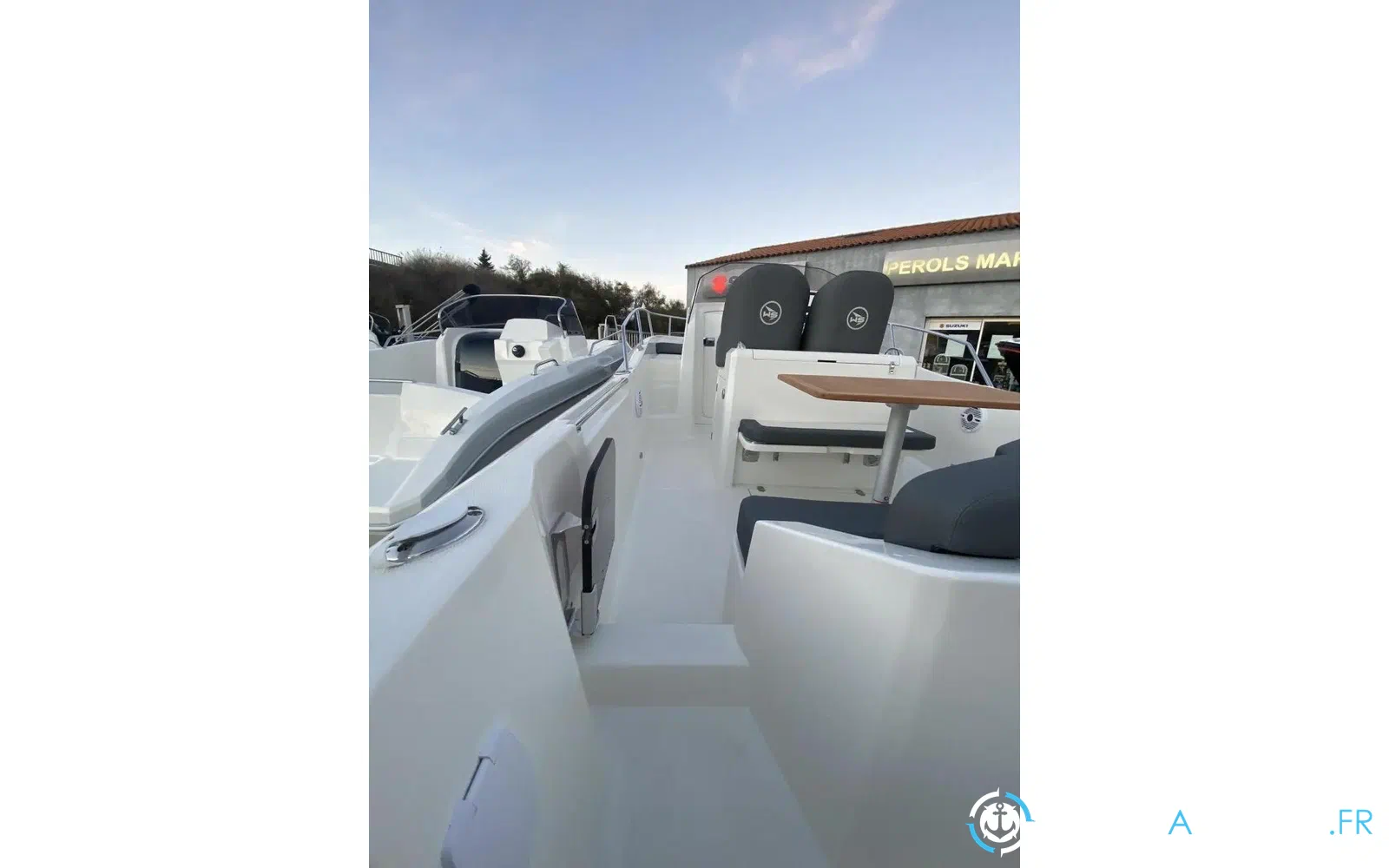 slider 3 White Shark 240 SC