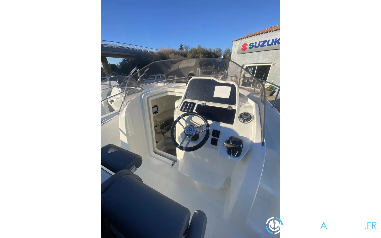 slider 5 White Shark 240 SC