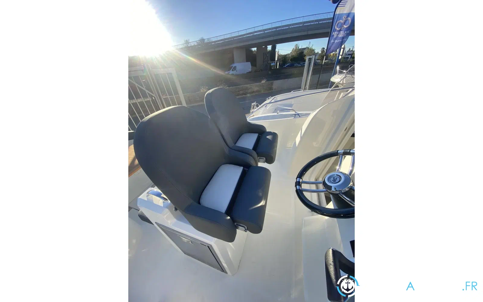 slider 6 White Shark 240 SC