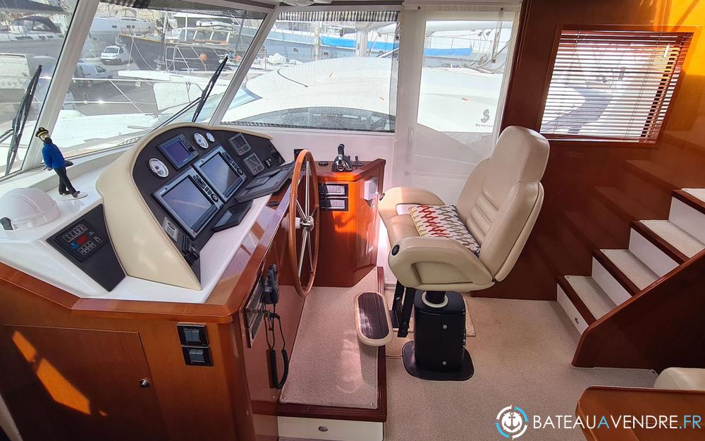 Beneteau Swift Trawler 52 electronique / cockpit photo 3