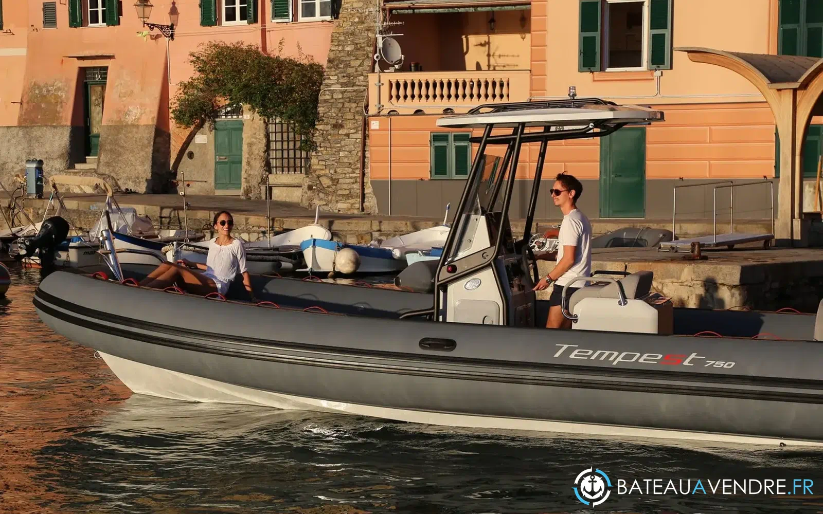 slider 0 Capelli Tempest 750 Sport