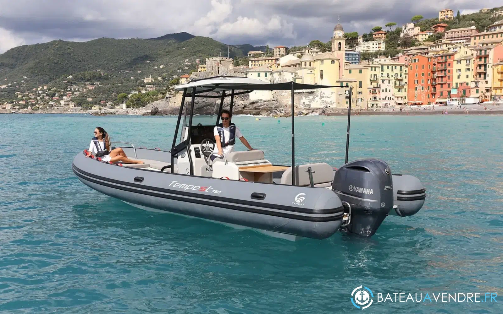 slider 1 Capelli Tempest 750 Sport