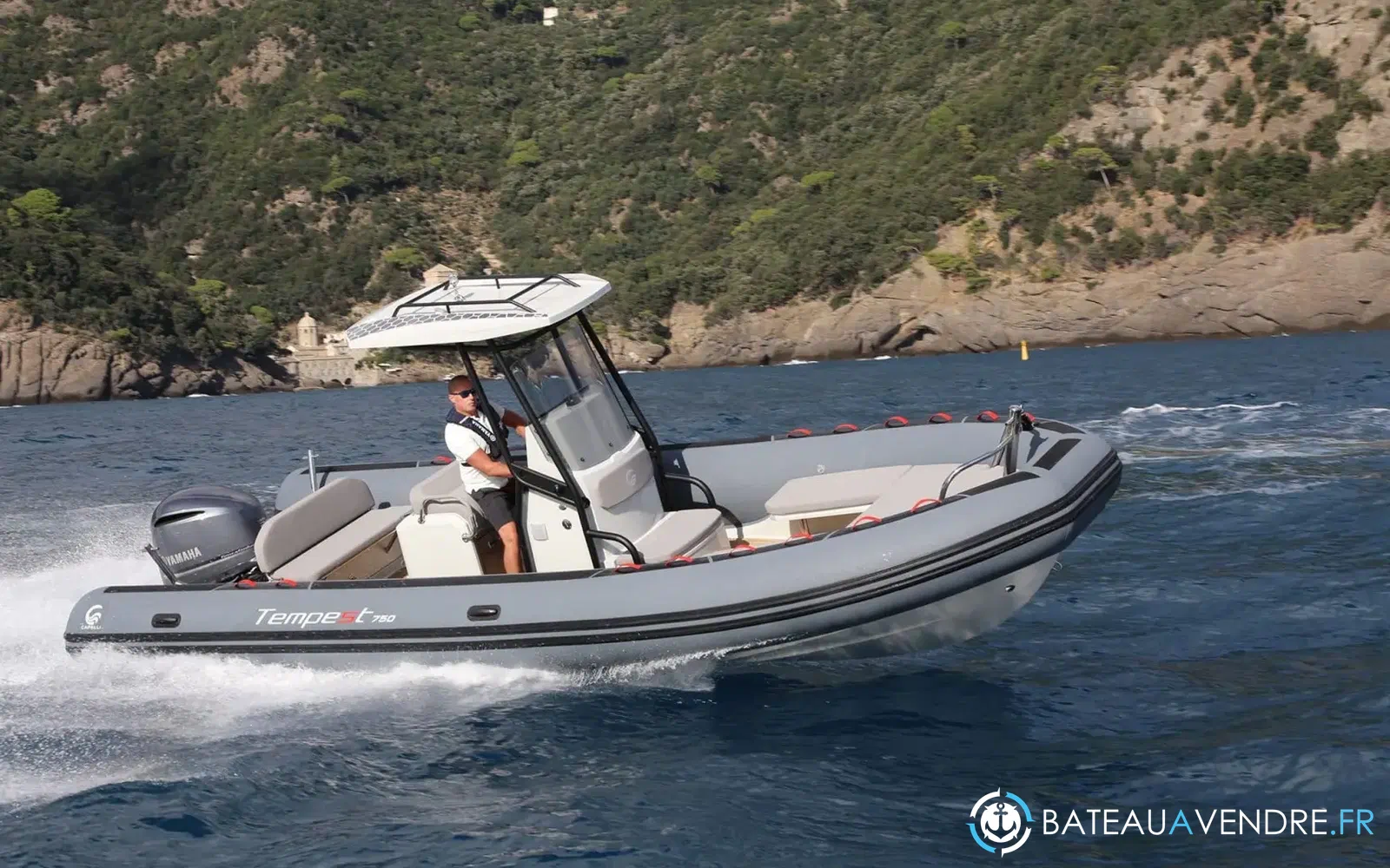 slider 5 Capelli Tempest 750 Sport