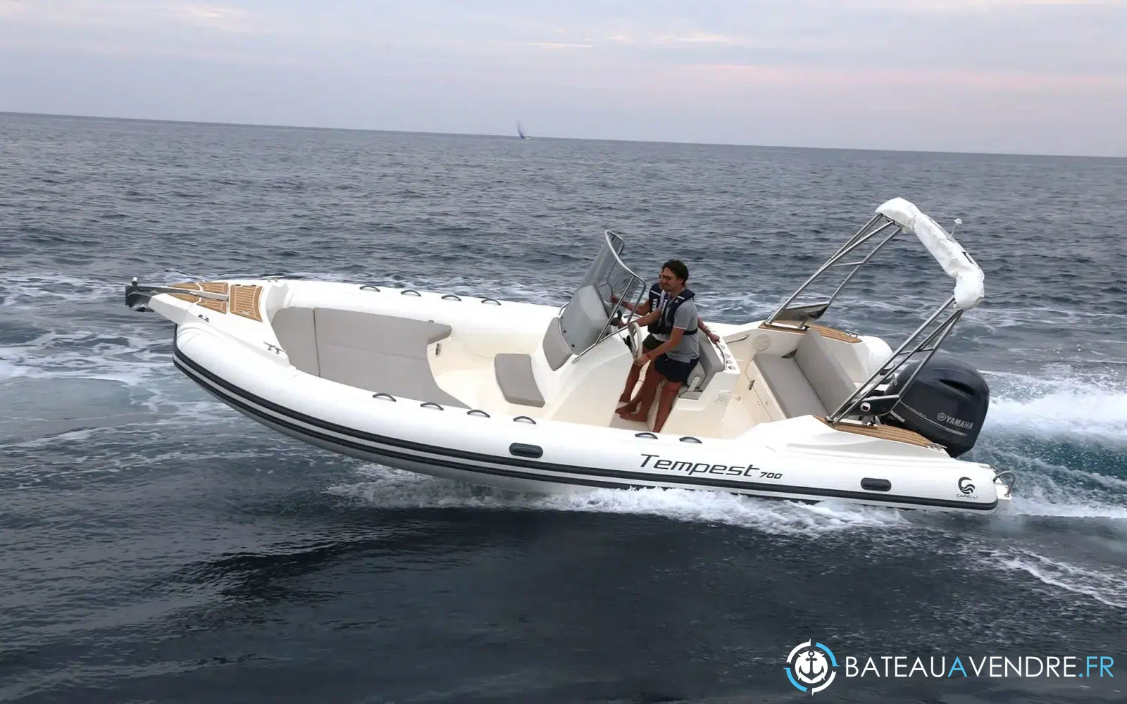 slider 0 Capelli Tempest 700