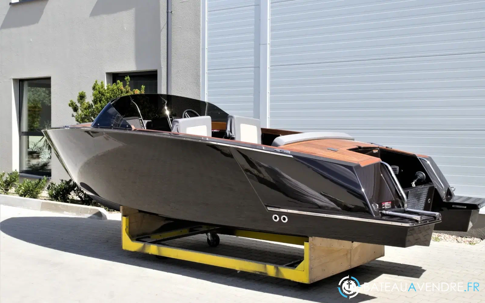slider 0 VTS Boats Flying Shark 5.7