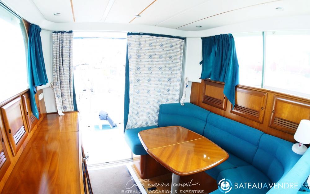 Beneteau Antares 10.80 interieur photo 2