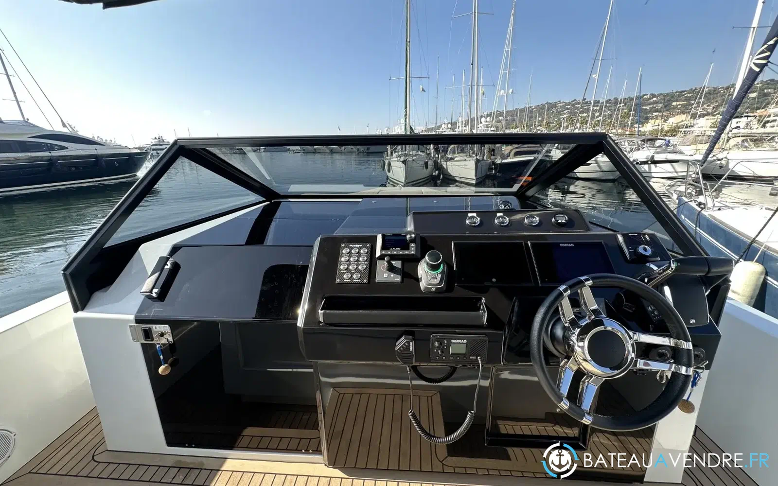 slider 4 De Antonio Yachts D34 Cruiser