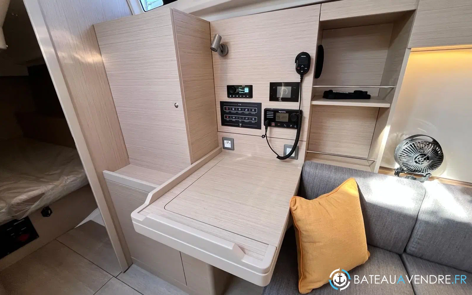 slider 3 Beneteau Oceanis 37.1