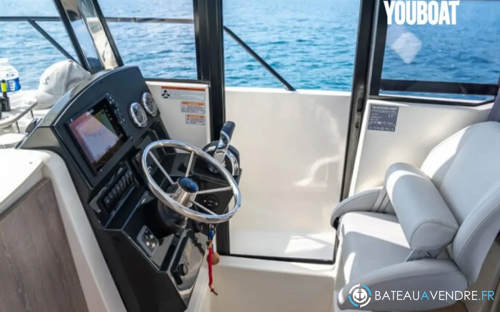 slider 5 Quicksilver Activ 705 Pilothouse