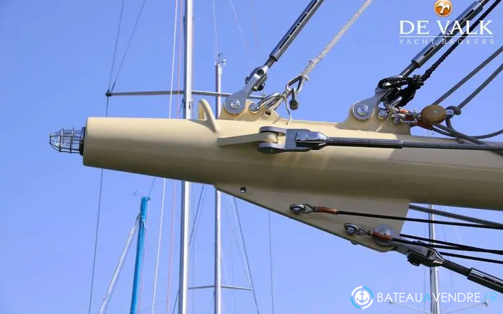 slider 9 Van Der Graaf Classic Schooner