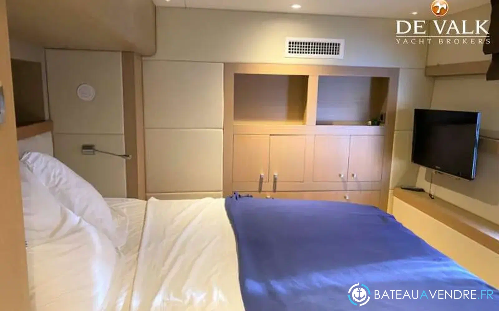 slider 24 Fountaine Pajot Queensland 55