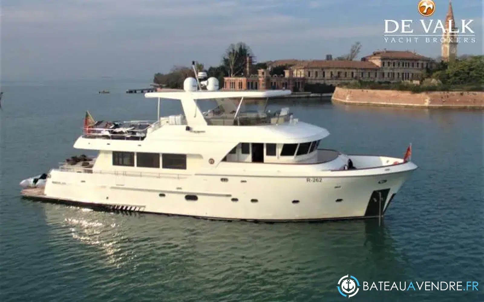 slider 0 Favaro Yachts Explorer 76