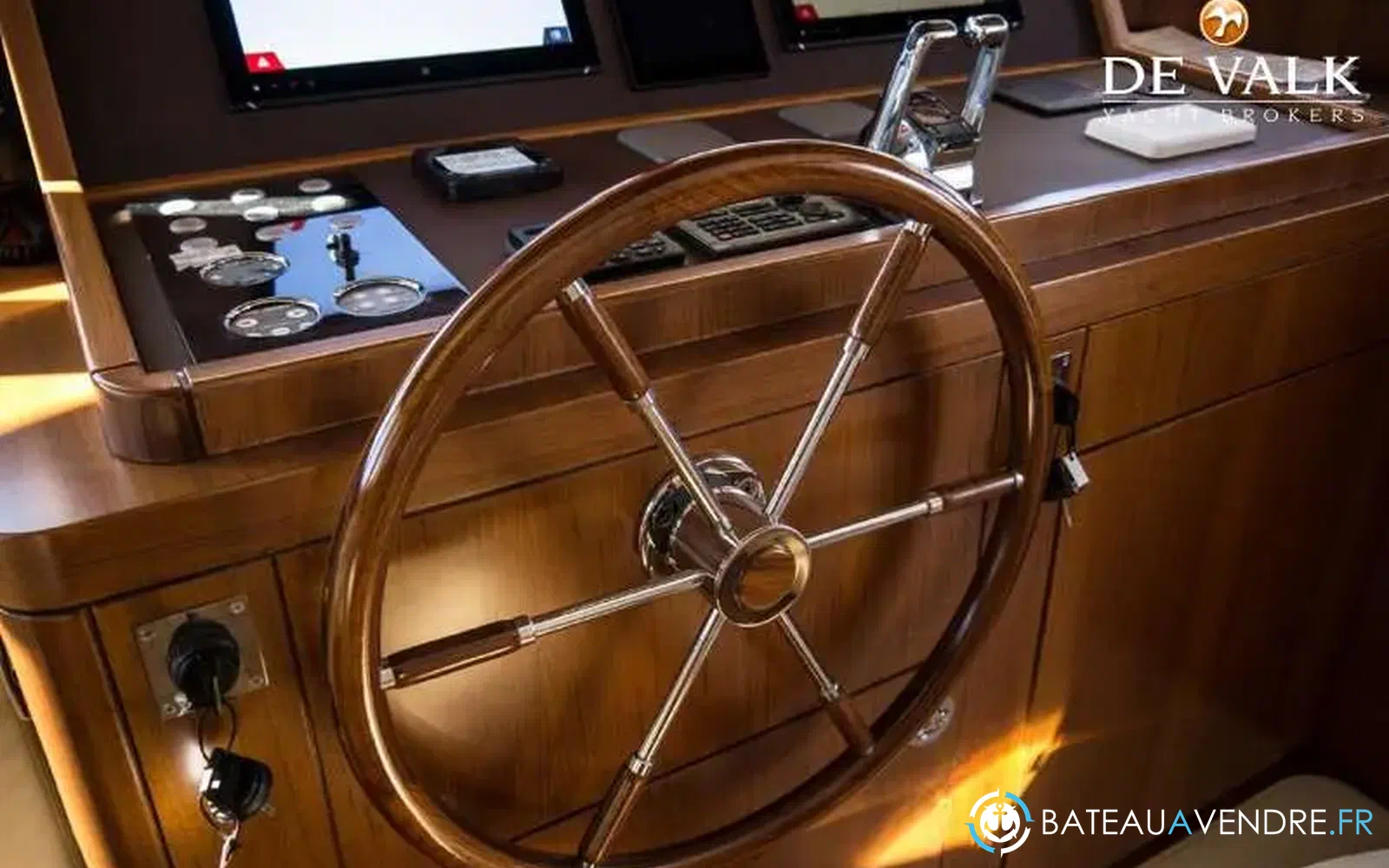 slider 34 Favaro Yachts Explorer 76