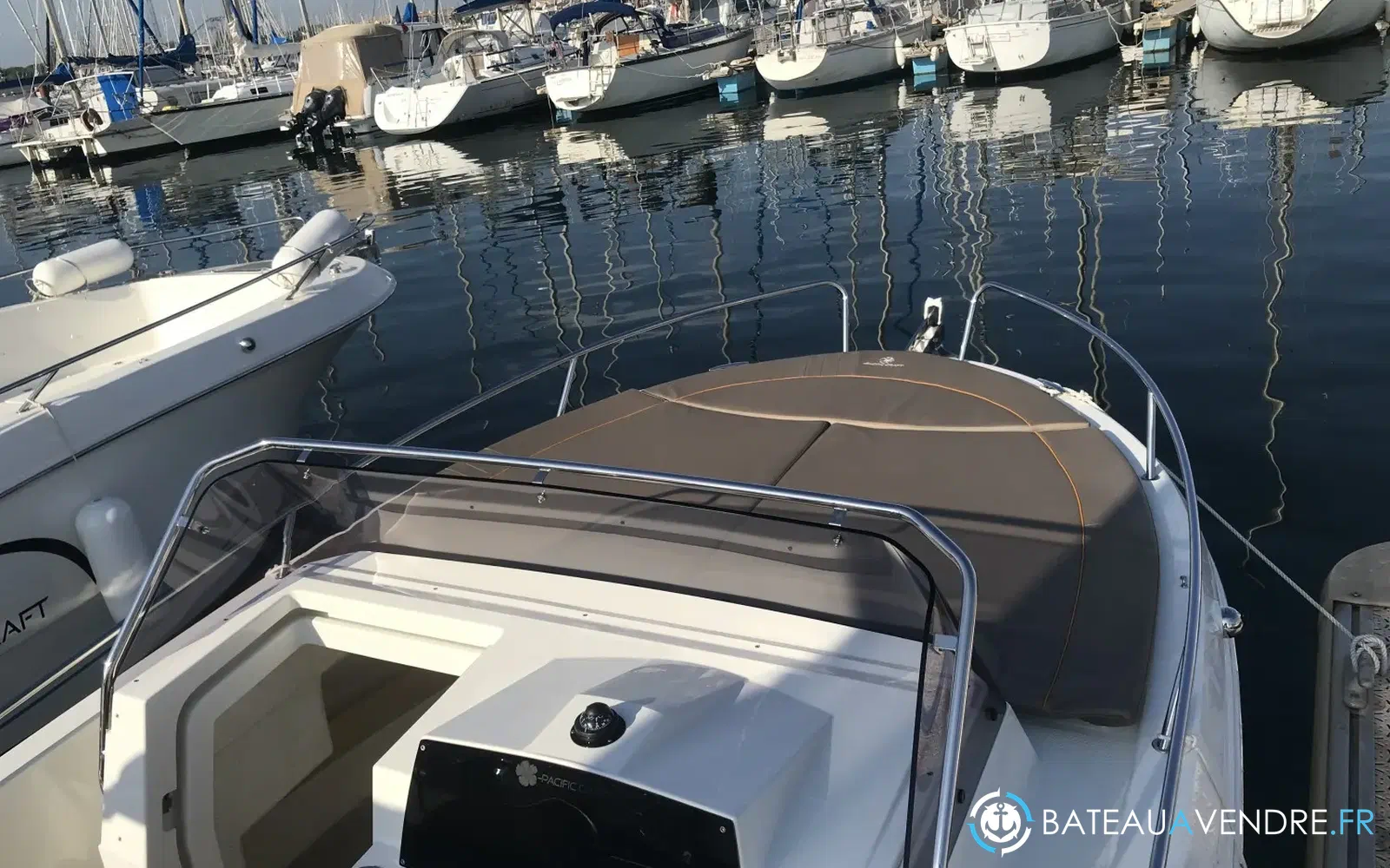 slider 4 Pacific Craft 630 SC