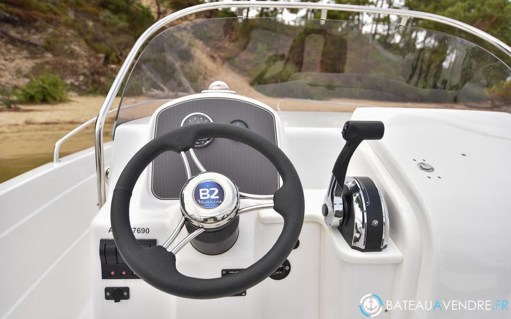 B2 Marine 652 Open electronique / cockpit photo 4