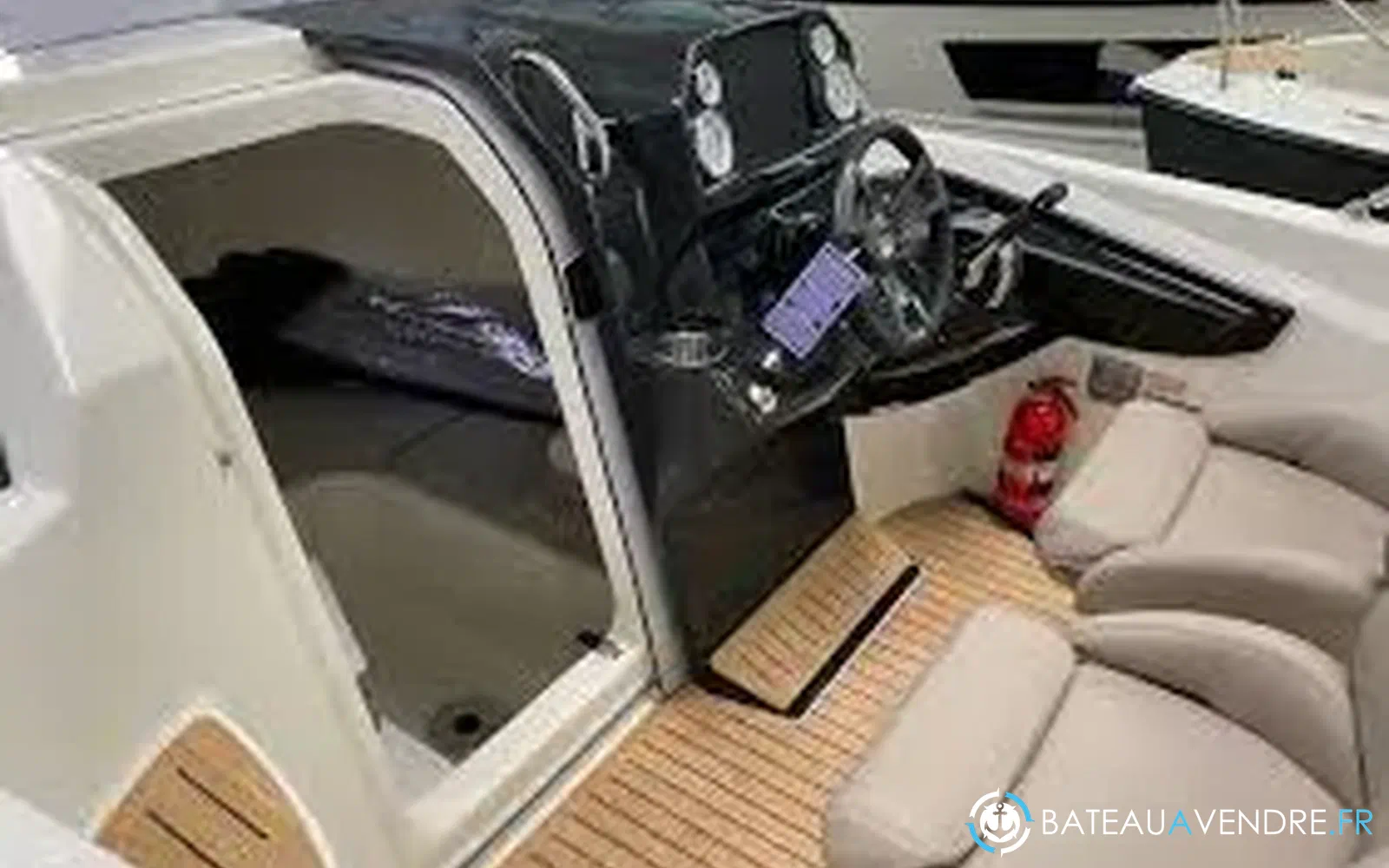 slider 8 Quicksilver Activ 555 Cabin