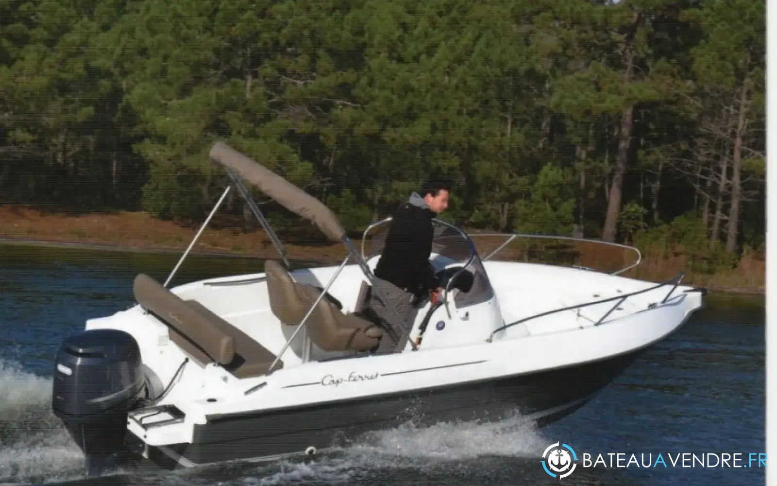 slider 1 B2 Marine Cap Ferret 572 Cruiser