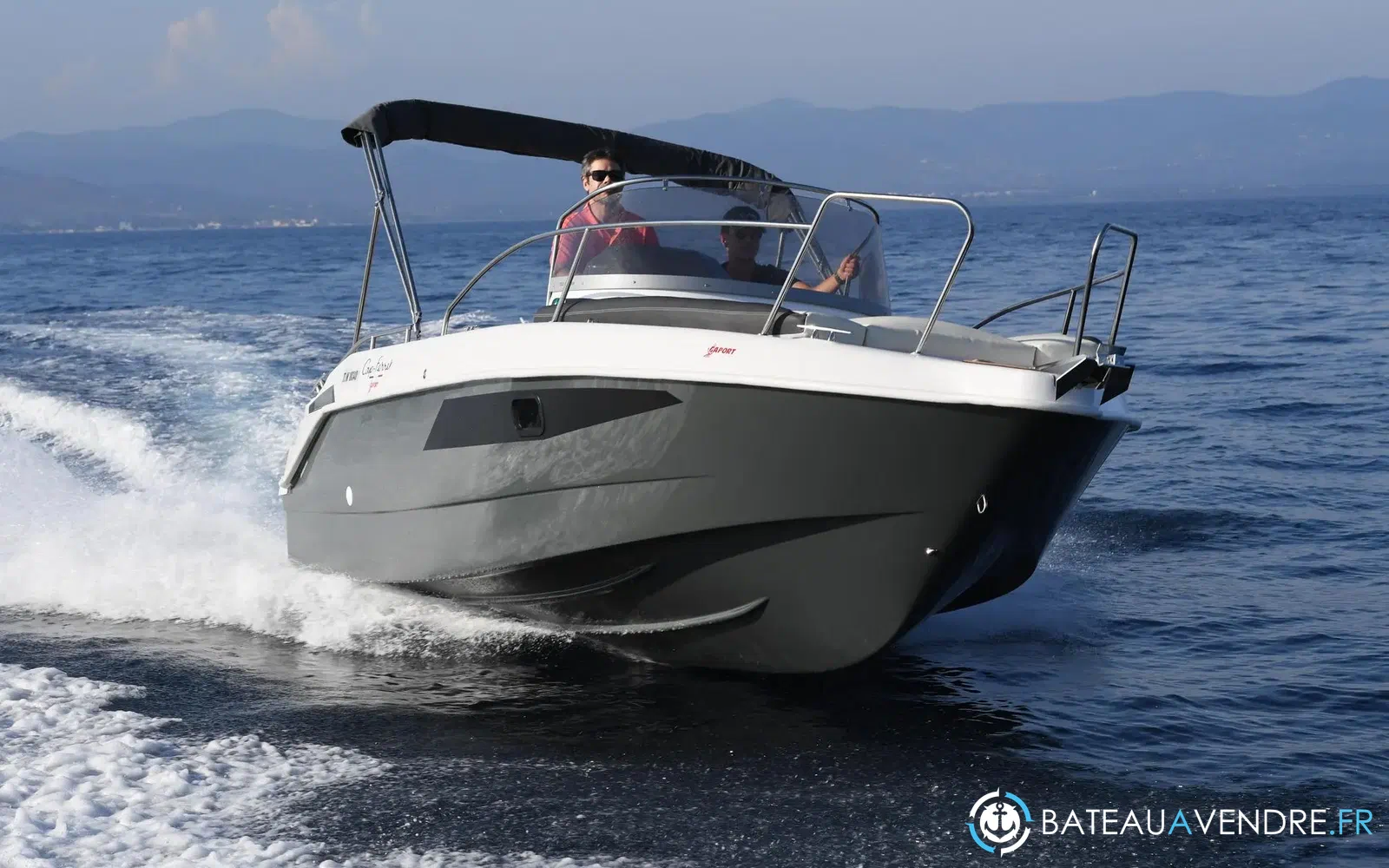 slider 1 B2 Marine Cap Ferret 702 Sun Deck