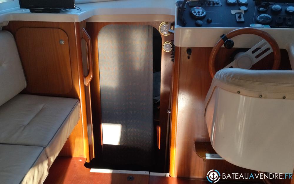 Beneteau Antares 805 interieur photo 4