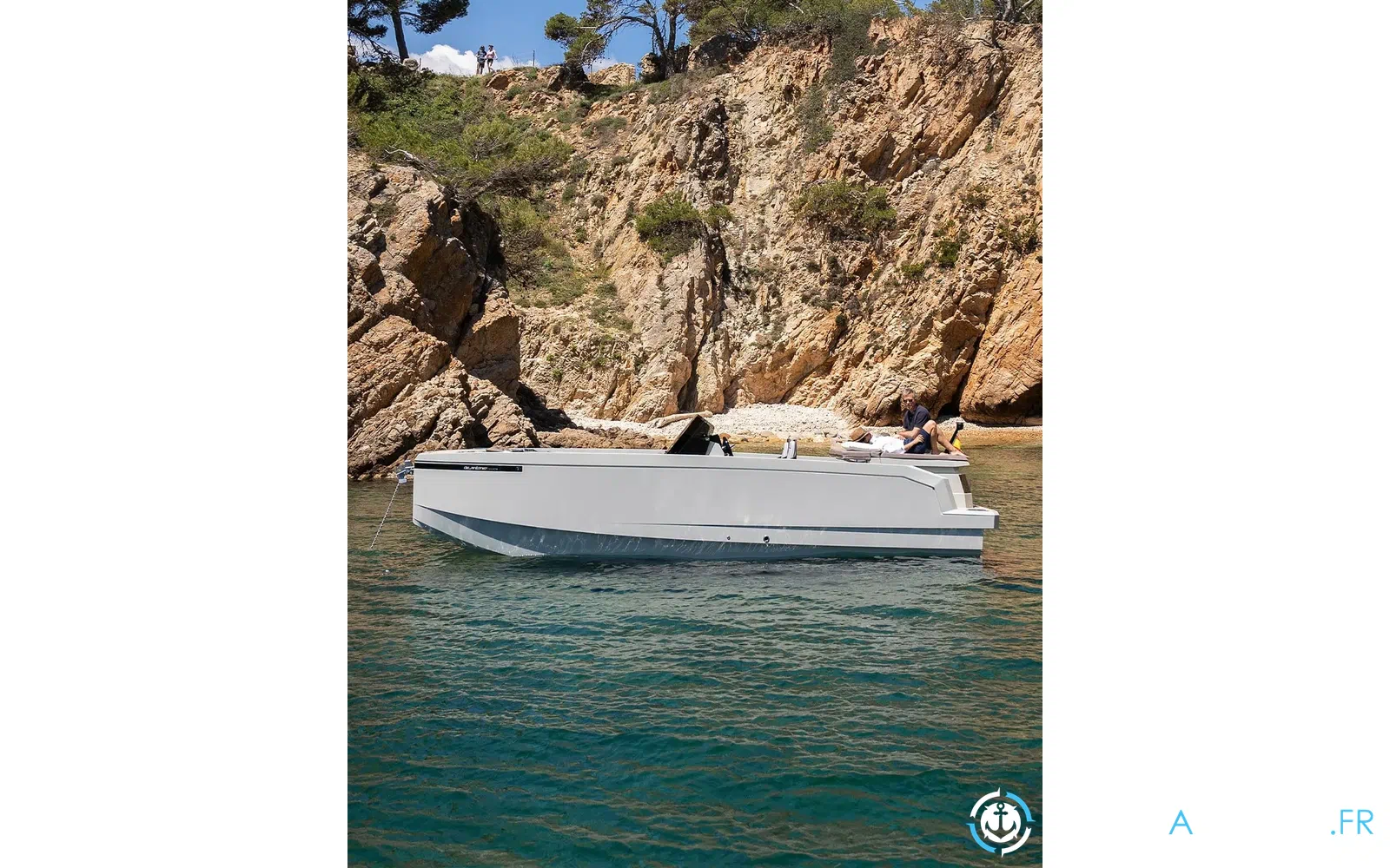 slider 1 De Antonio Yachts E23