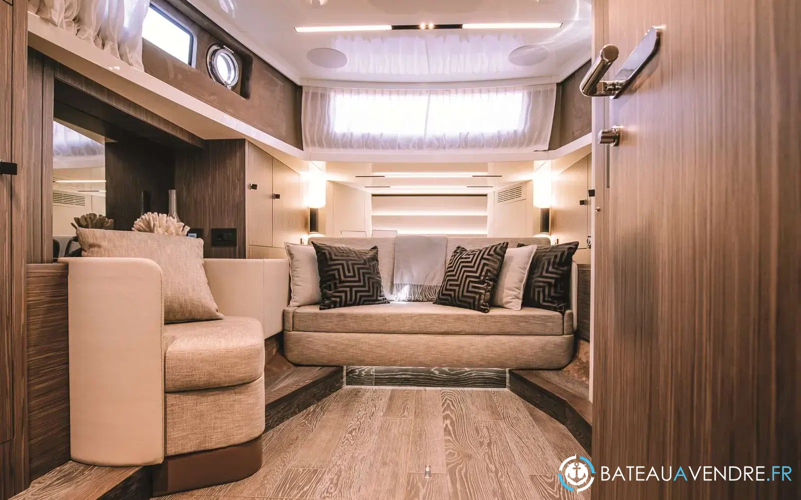 slider 8 Cranchi A46 Luxury Tender