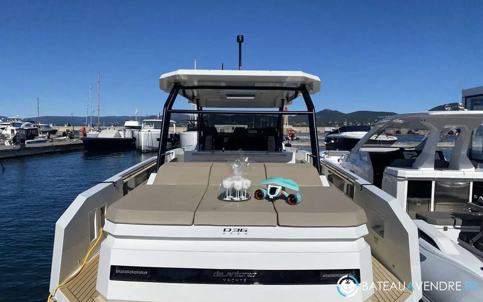 slider 1 De Antonio Yachts D36 Hard Top