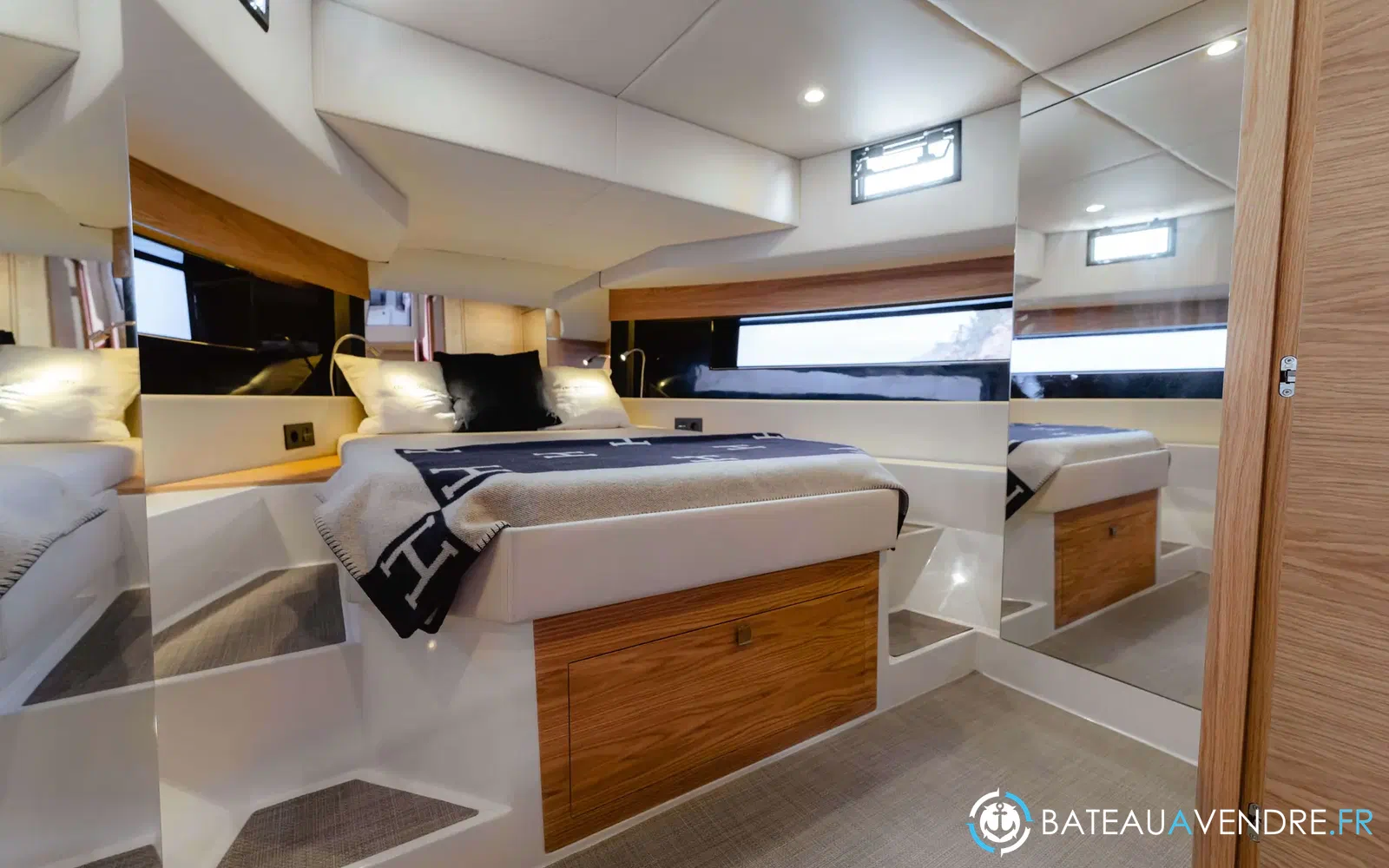 slider 4 De Antonio Yachts D50 Open
