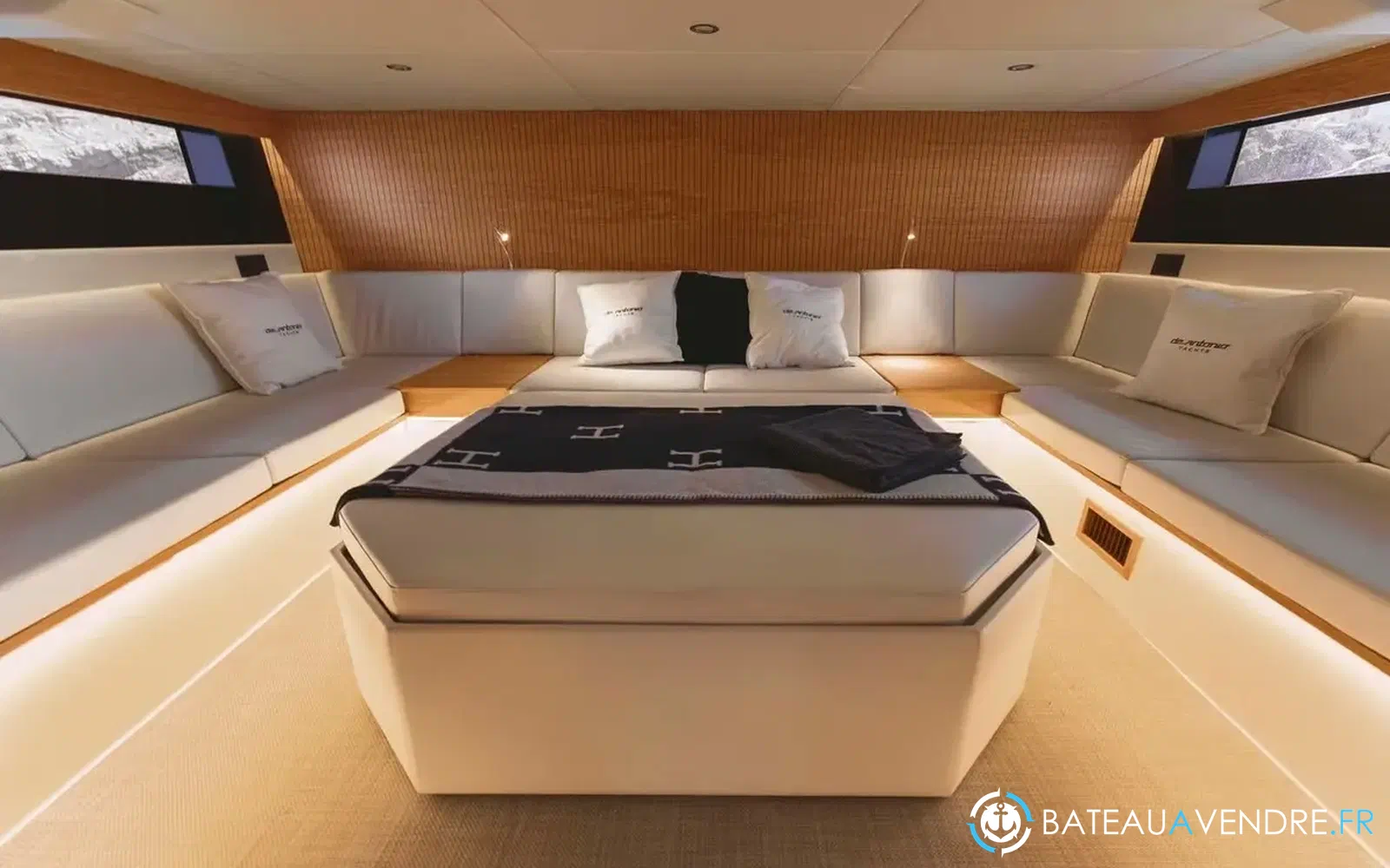 slider 9 De Antonio Yachts D50 Coupe