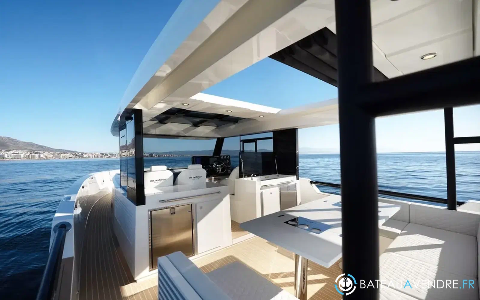 slider 1 De Antonio Yachts D50 Coupe