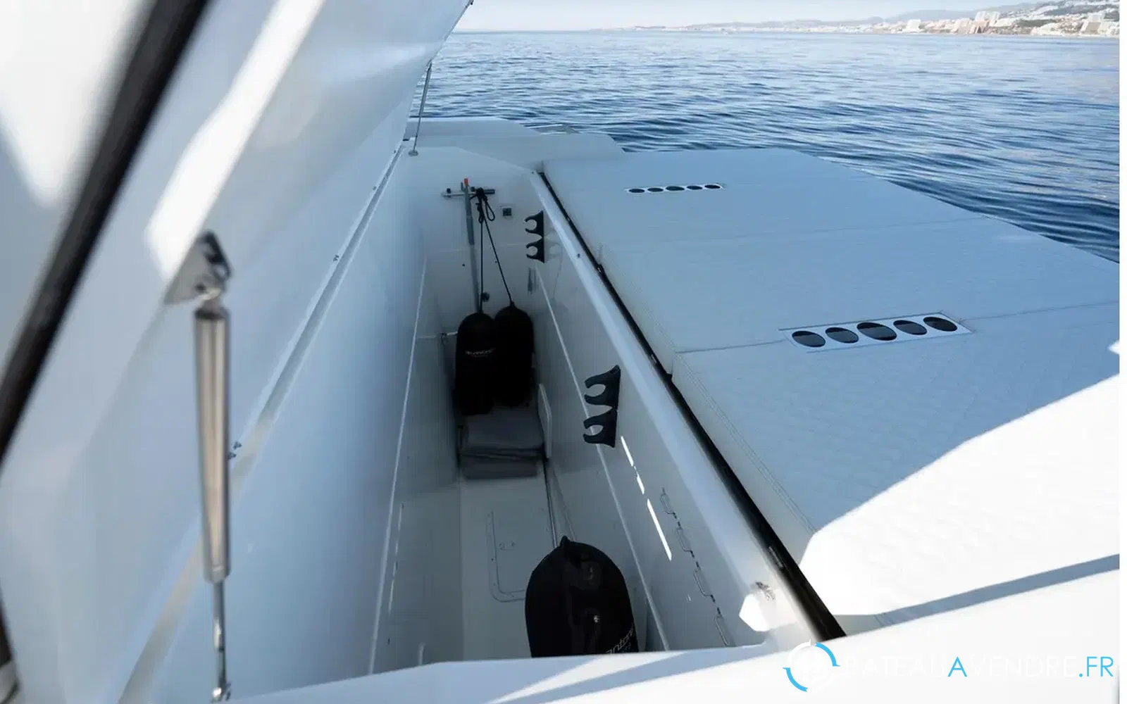 slider 5 De Antonio Yachts D50 Coupe