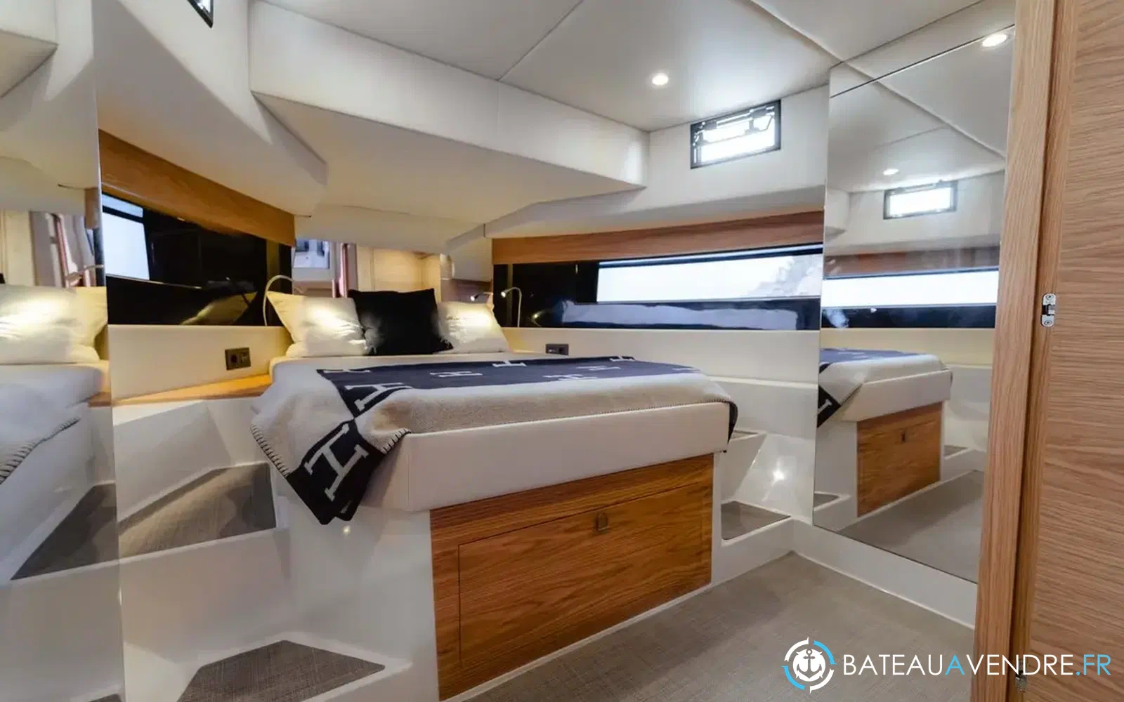 slider 8 De Antonio Yachts D50 Coupe