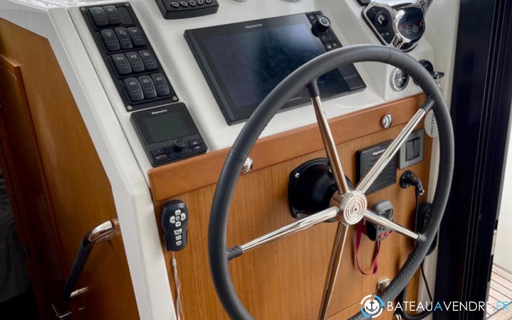 Beneteau Swift Trawler 35 electronique / cockpit photo 4