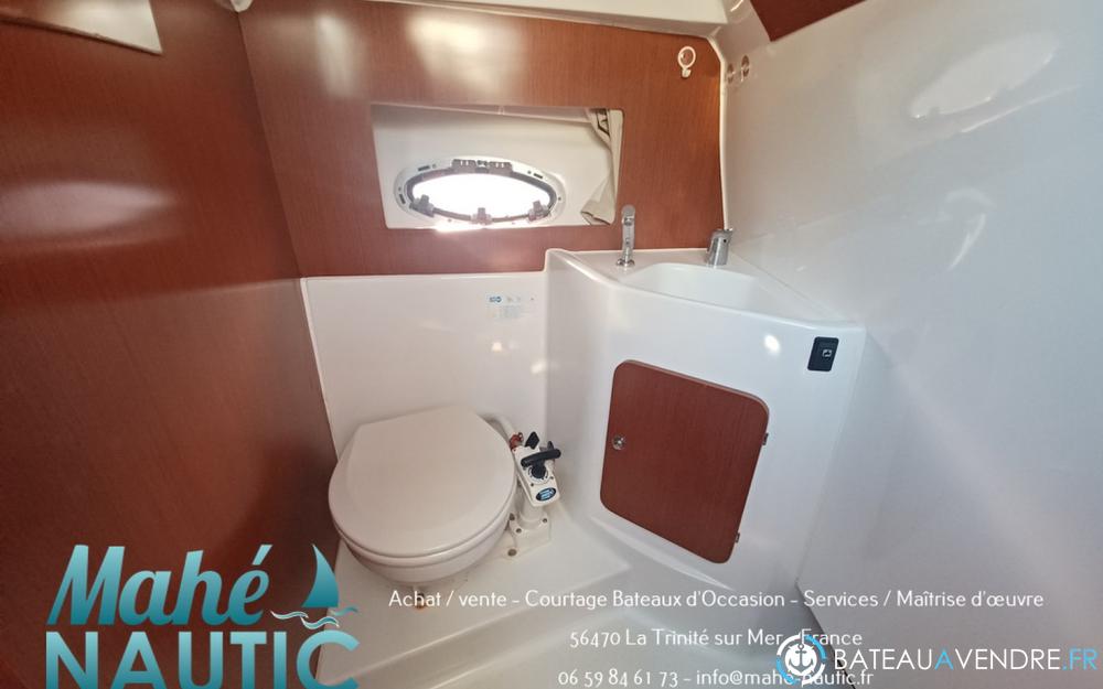 Beneteau Antares 880 HB cuisine / salle de bain photo 5