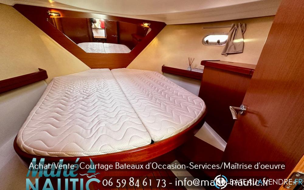 Beneteau Antares 980 interieur photo 5