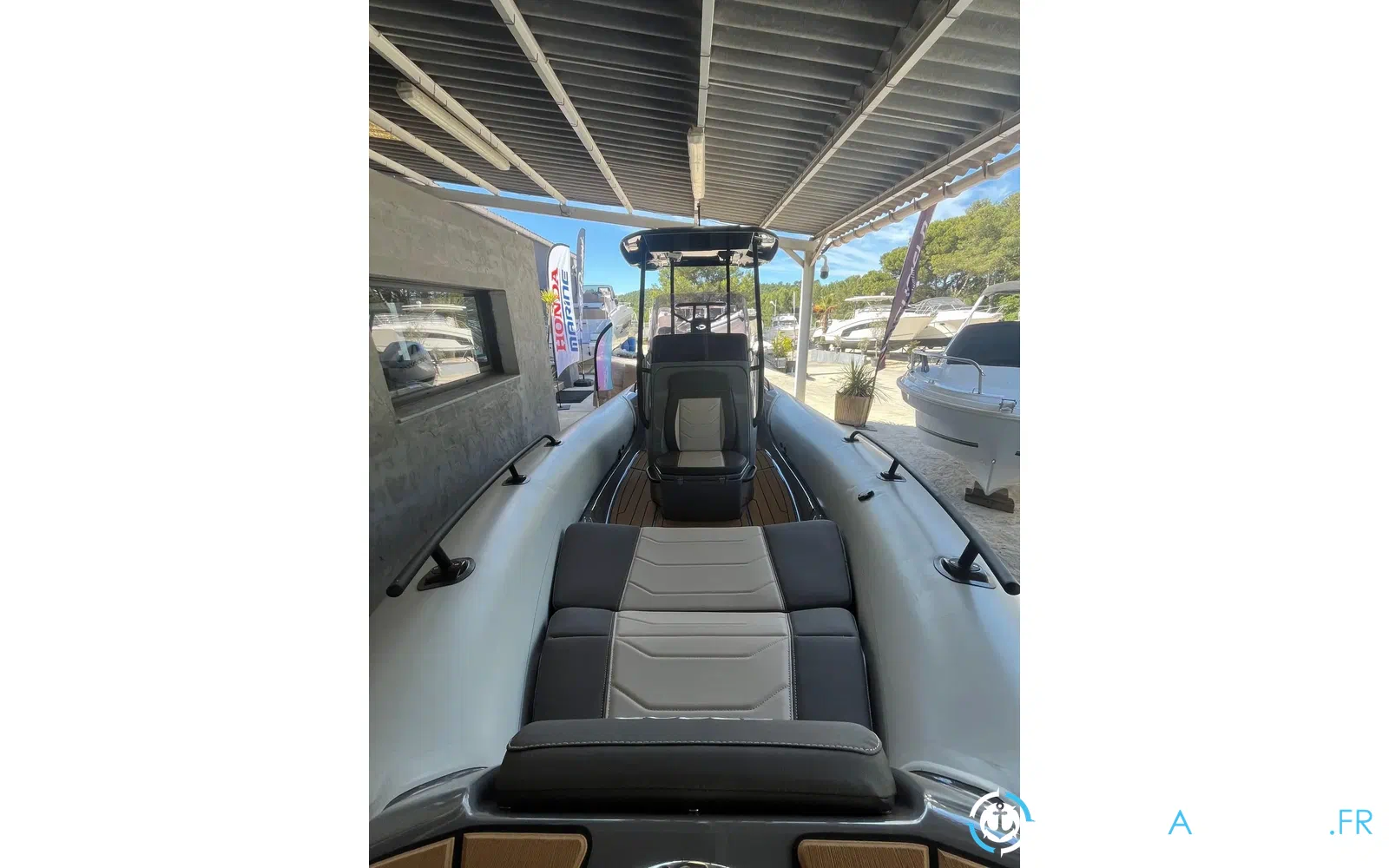 slider 11 Grand Golden Line 680