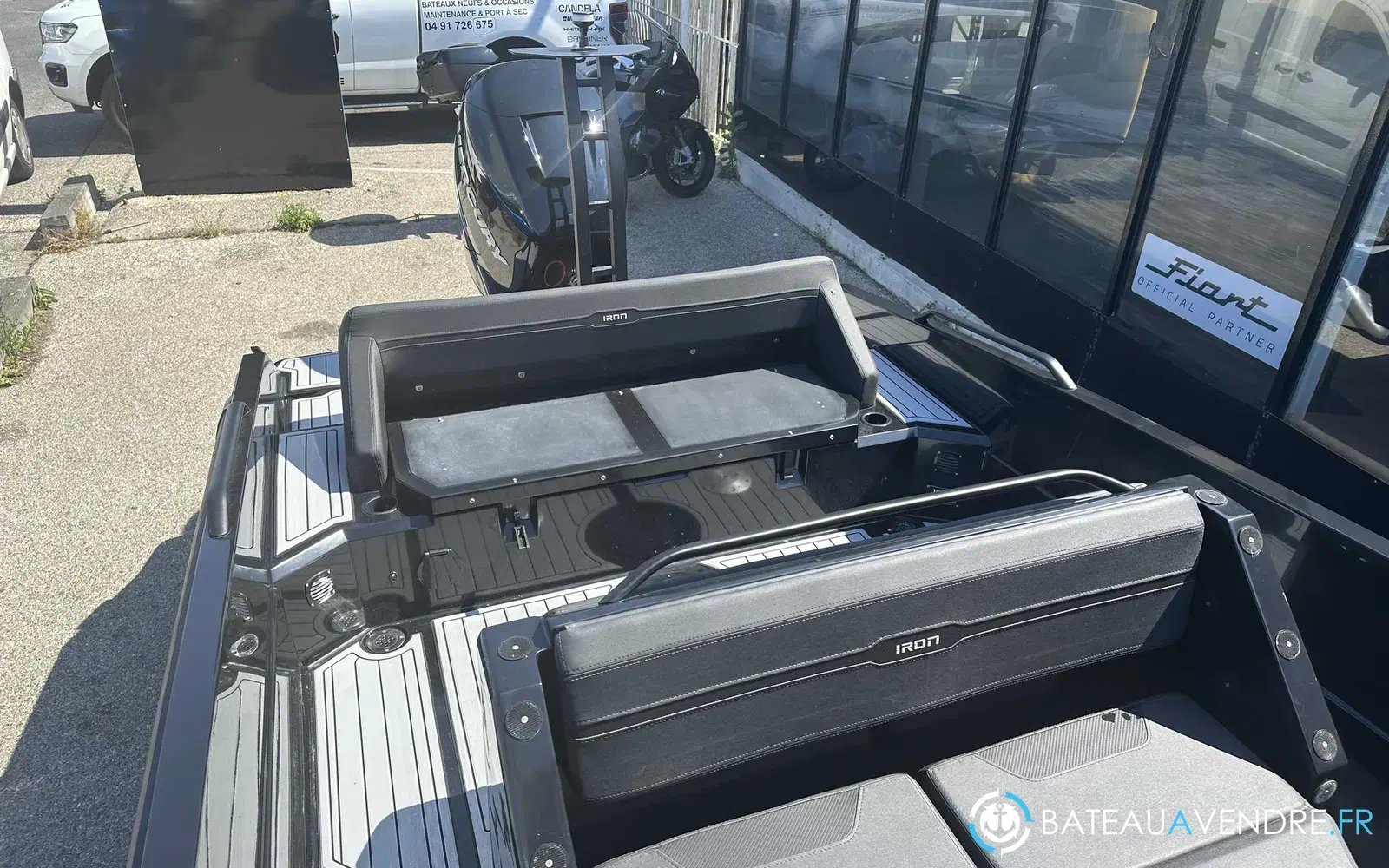 slider 2 Iron Boats 827