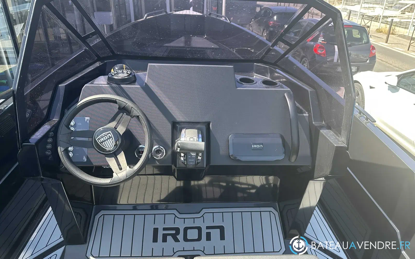 slider 5 Iron Boats 827