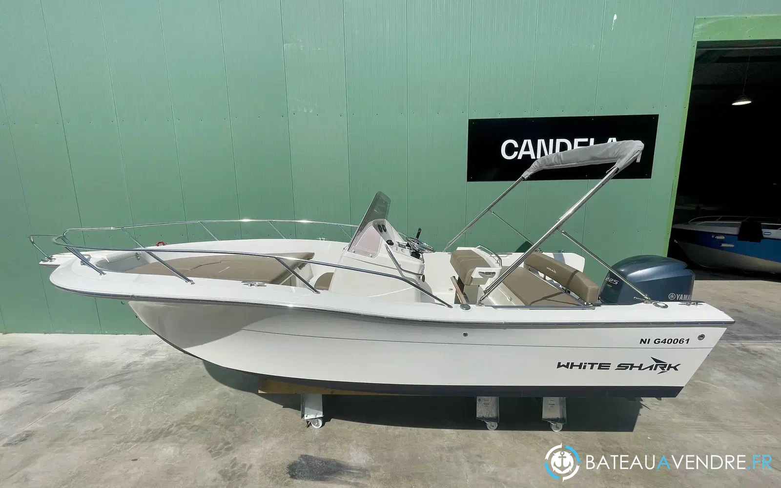 slider 0 White Shark 230 CC