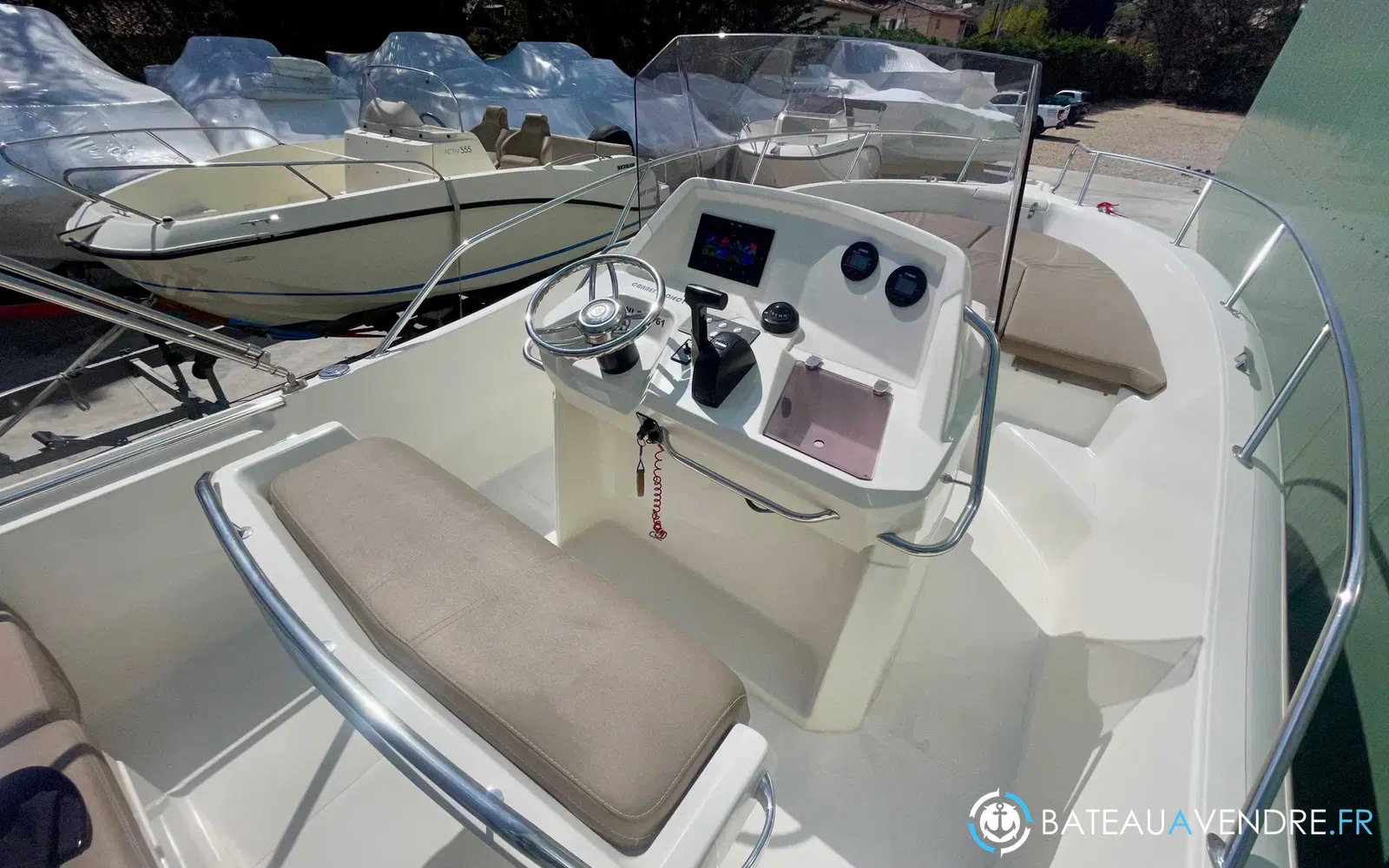 slider 2 White Shark 230 CC