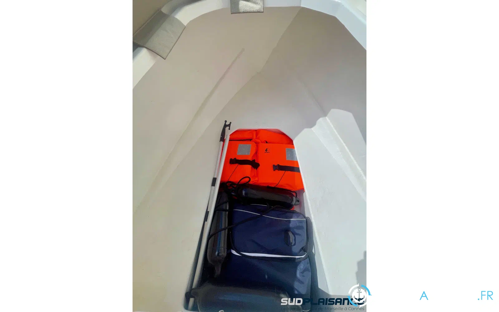 slider 6 White Shark 230 CC