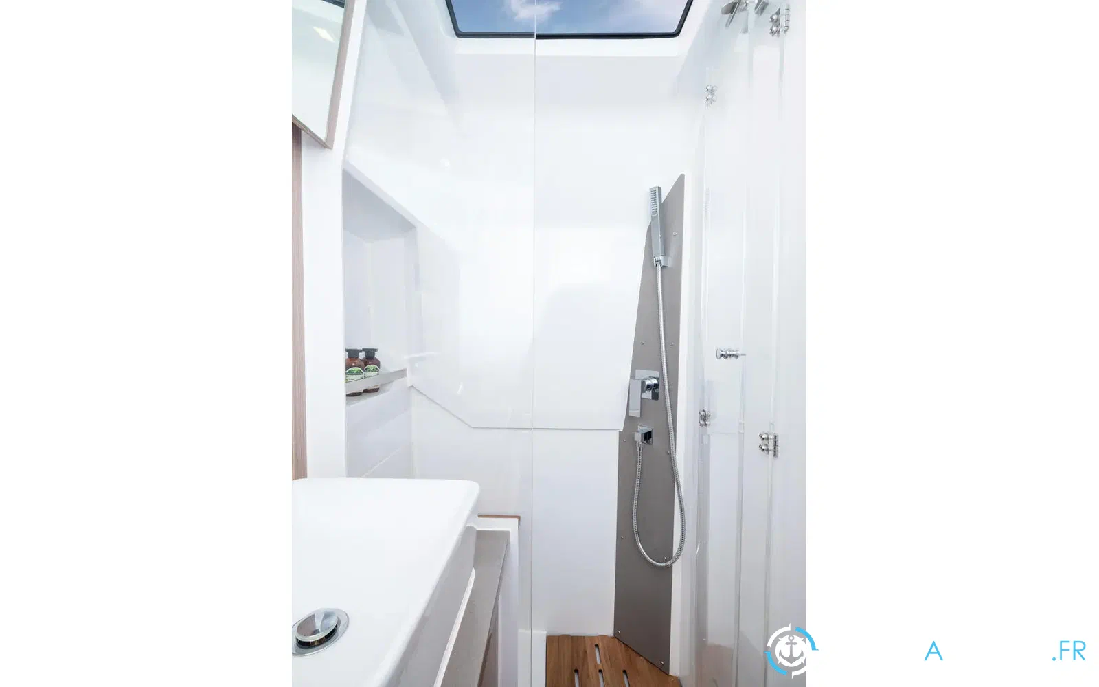 slider 13 Sealine S335