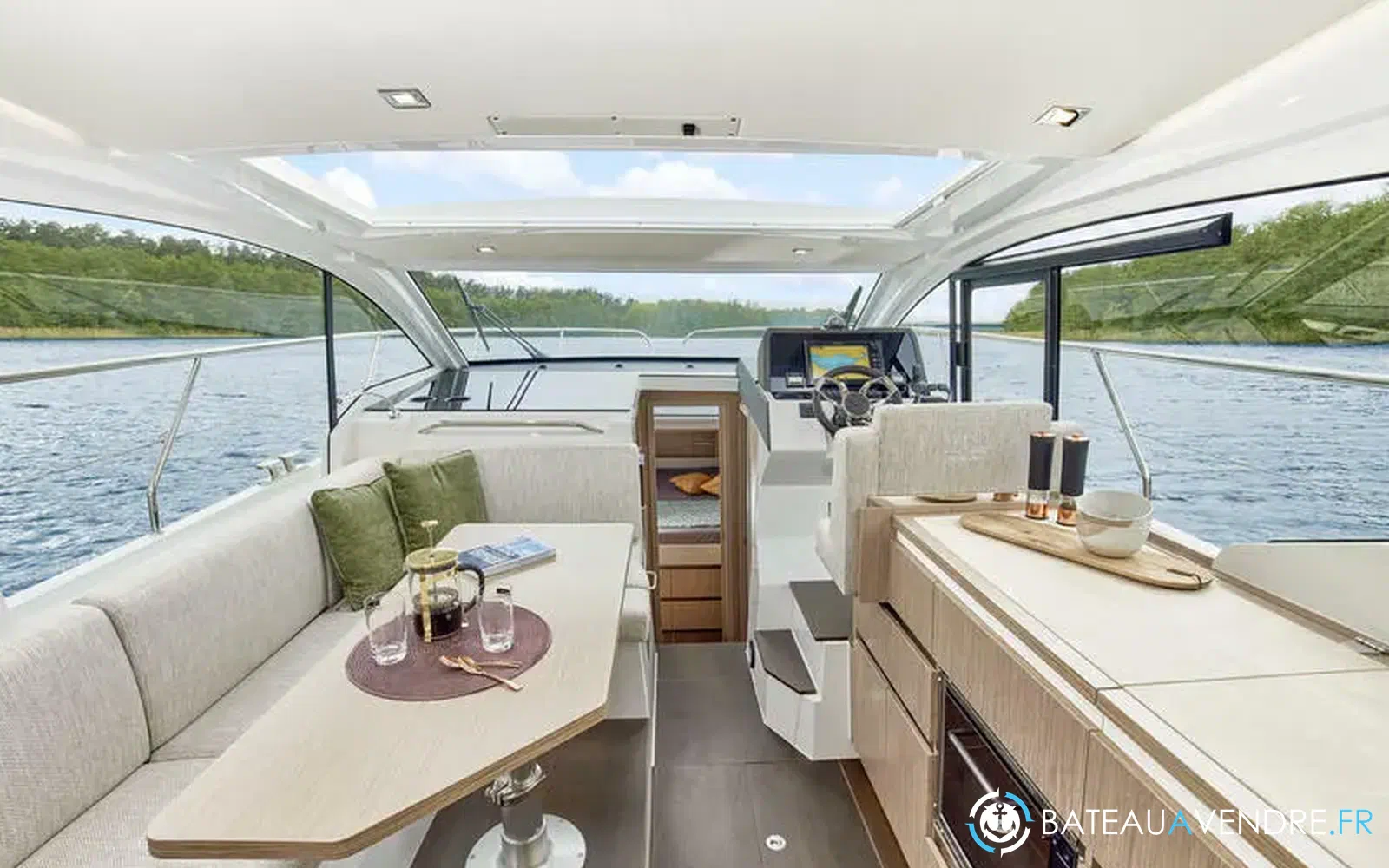 slider 10 Sealine C335
