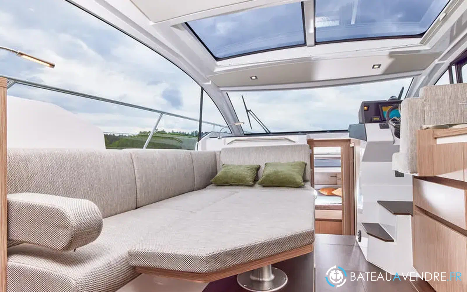 slider 11 Sealine C335