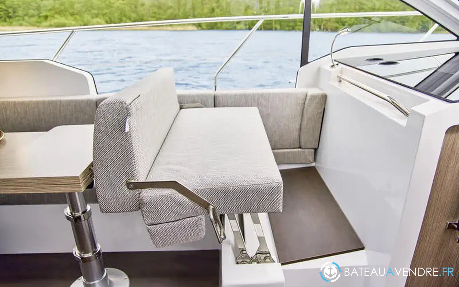 slider 13 Sealine C335