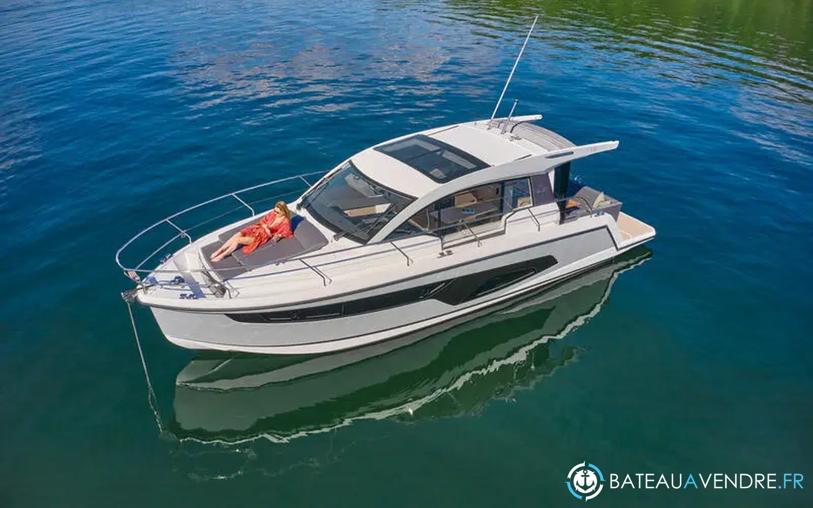 slider 3 Sealine C335