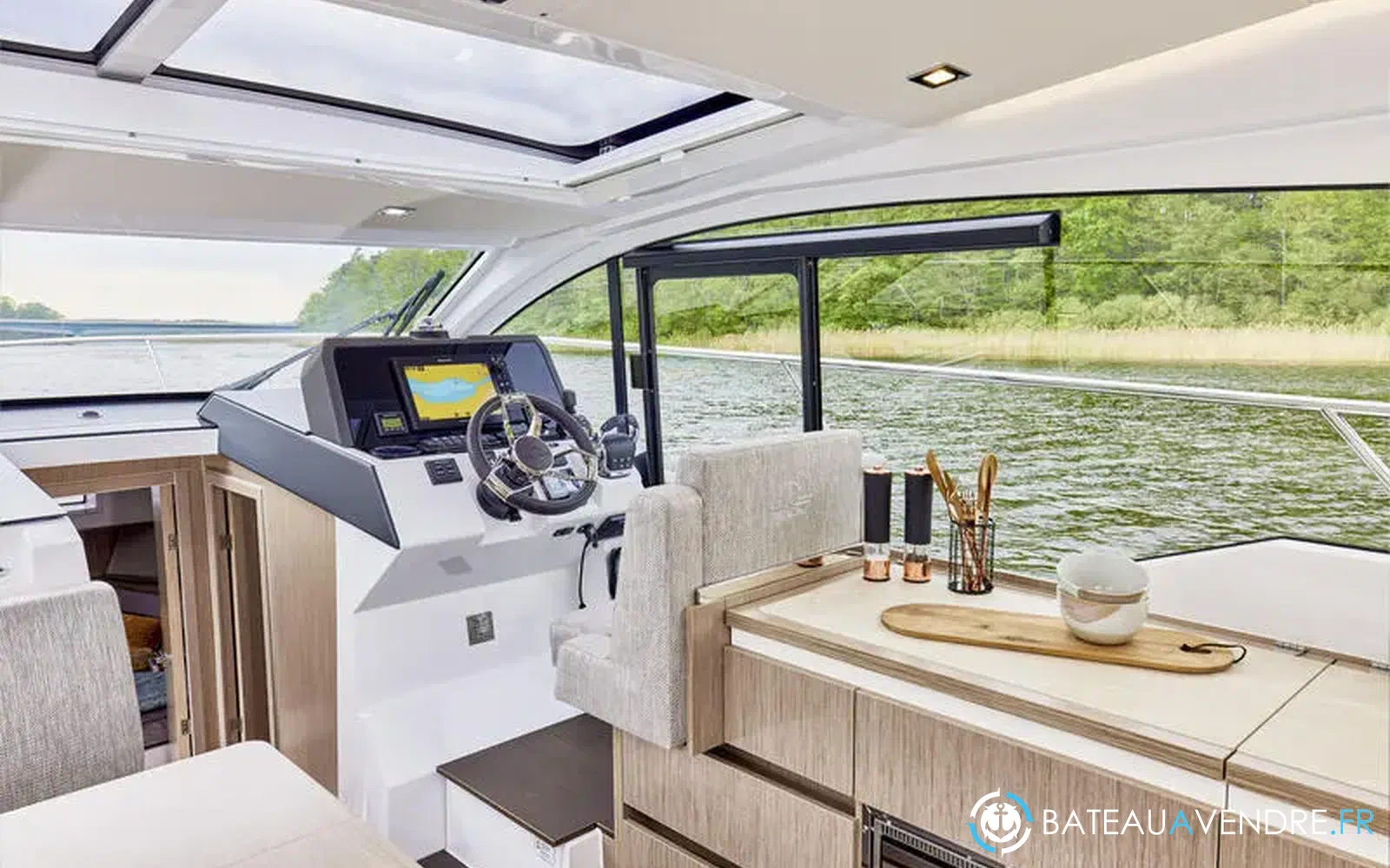 slider 8 Sealine C335