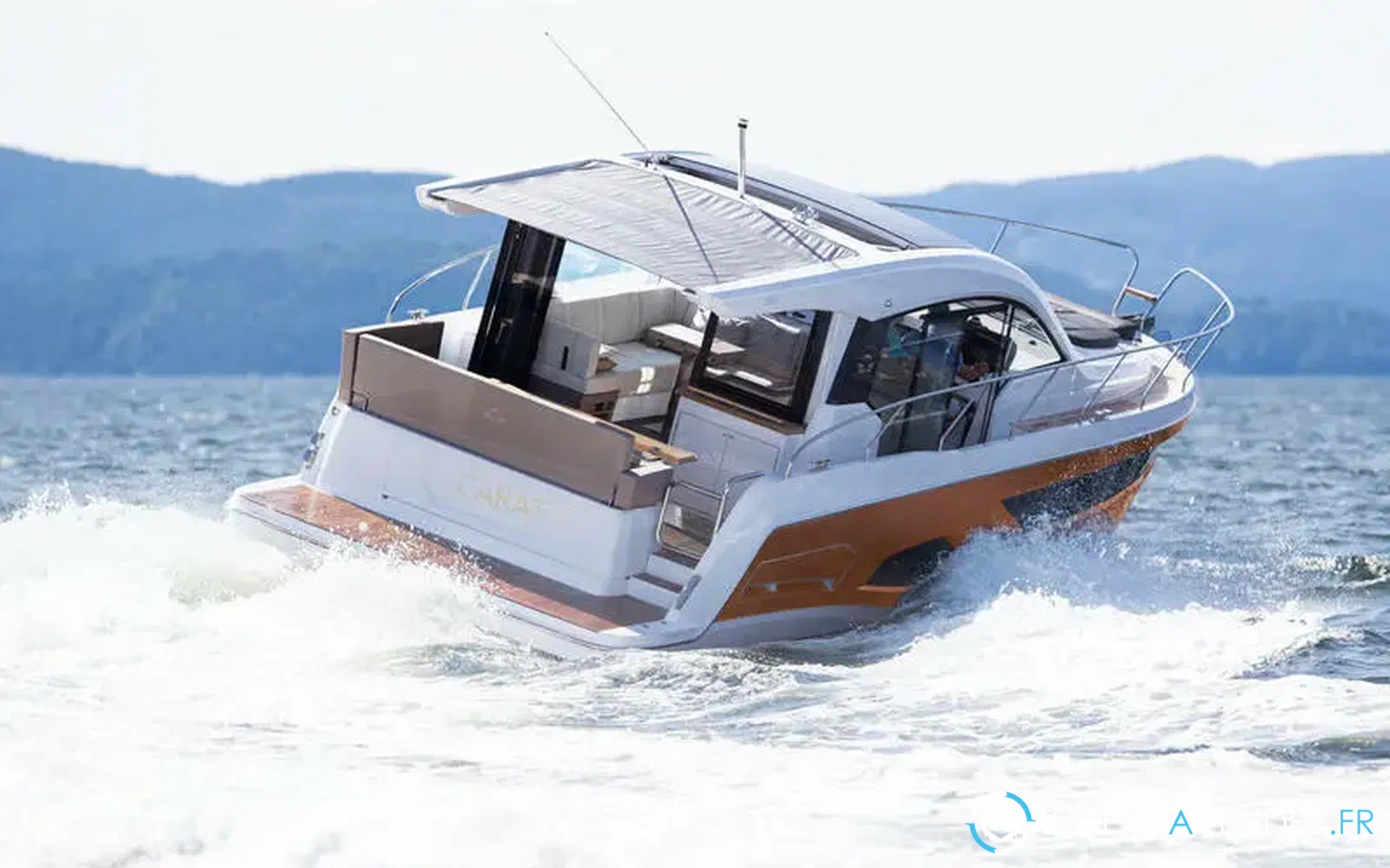 slider 11 Sealine C390