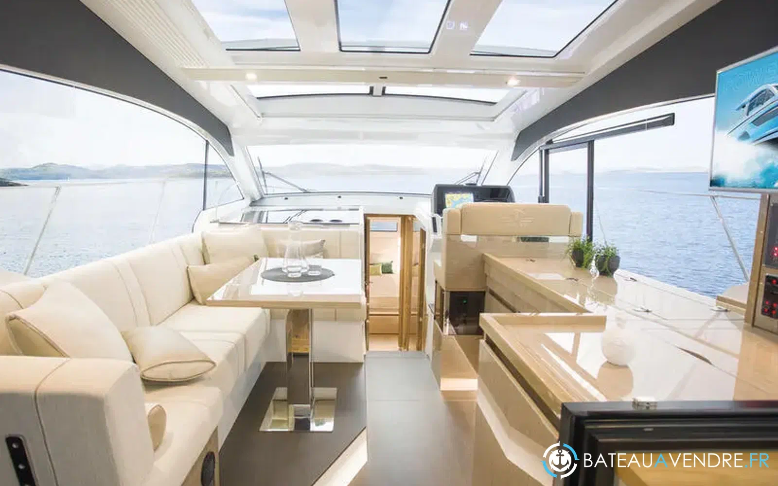 slider 18 Sealine C390