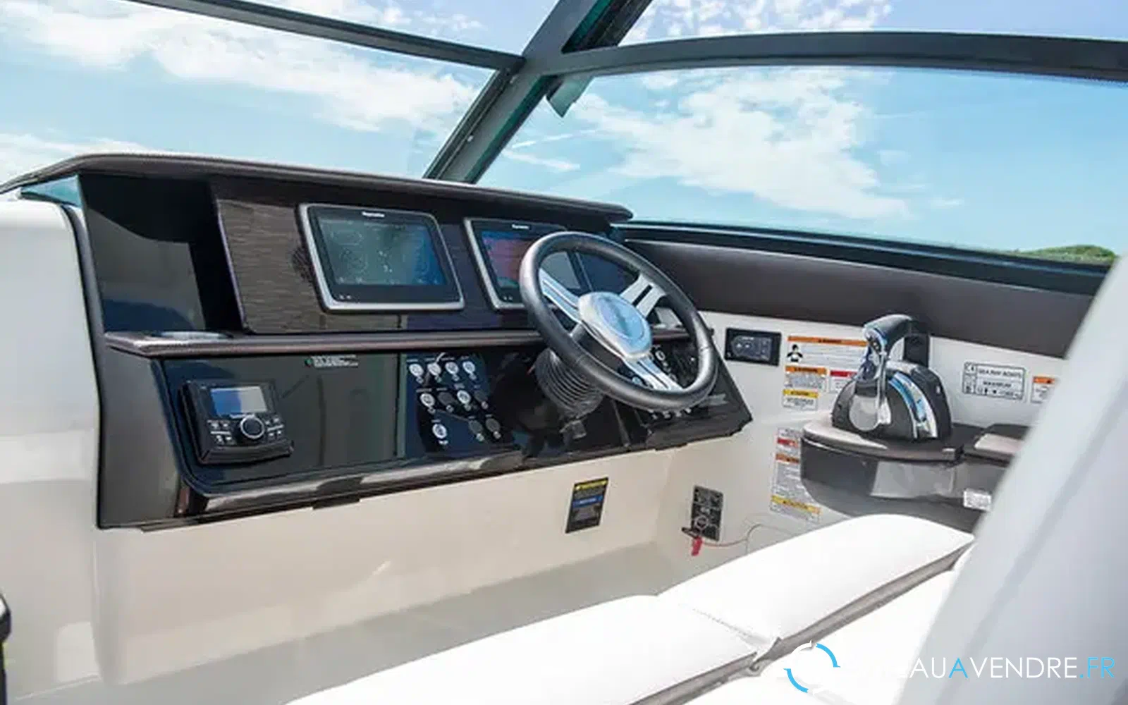 slider 9 Sea Ray Sundancer 320